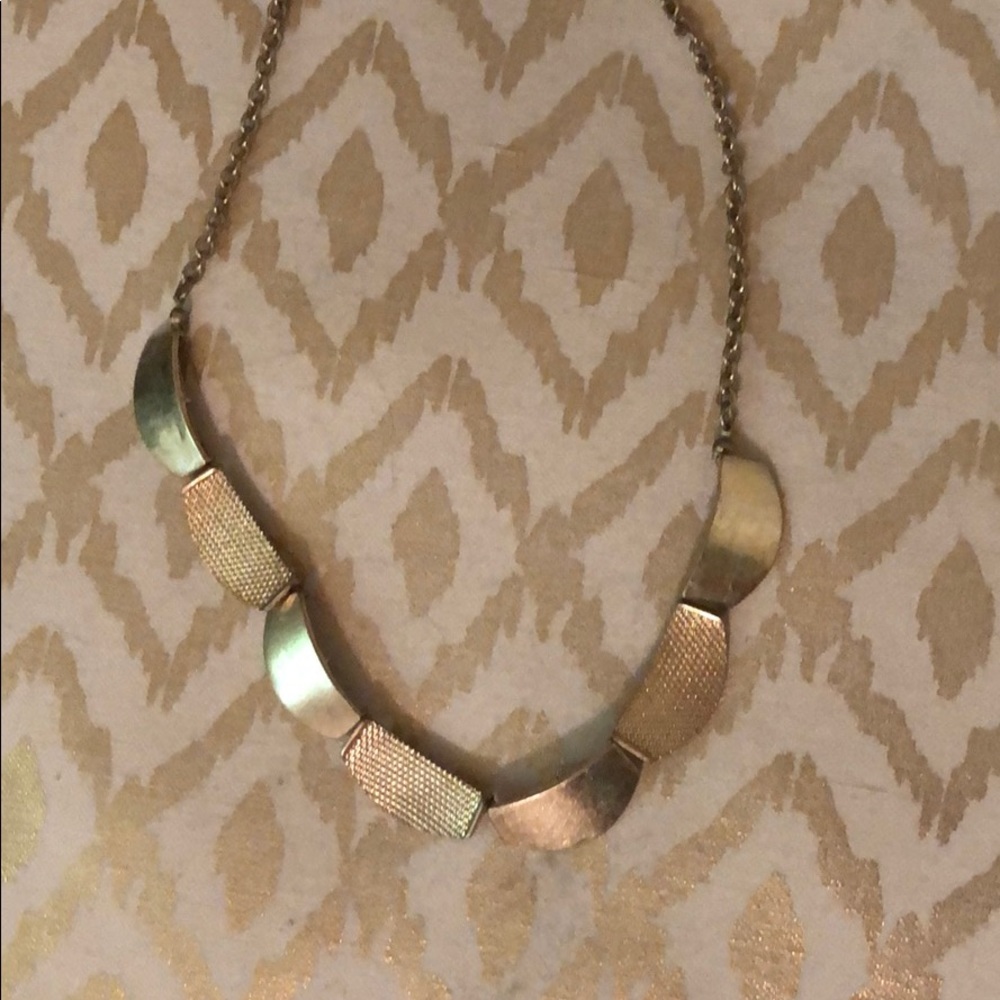 Gold edgy necklace